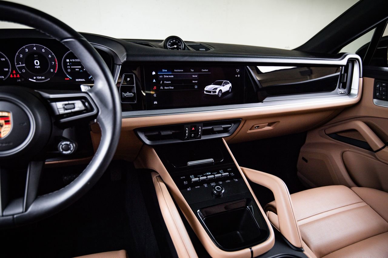 Certified 2024 Porsche Cayenne Coupe image 19