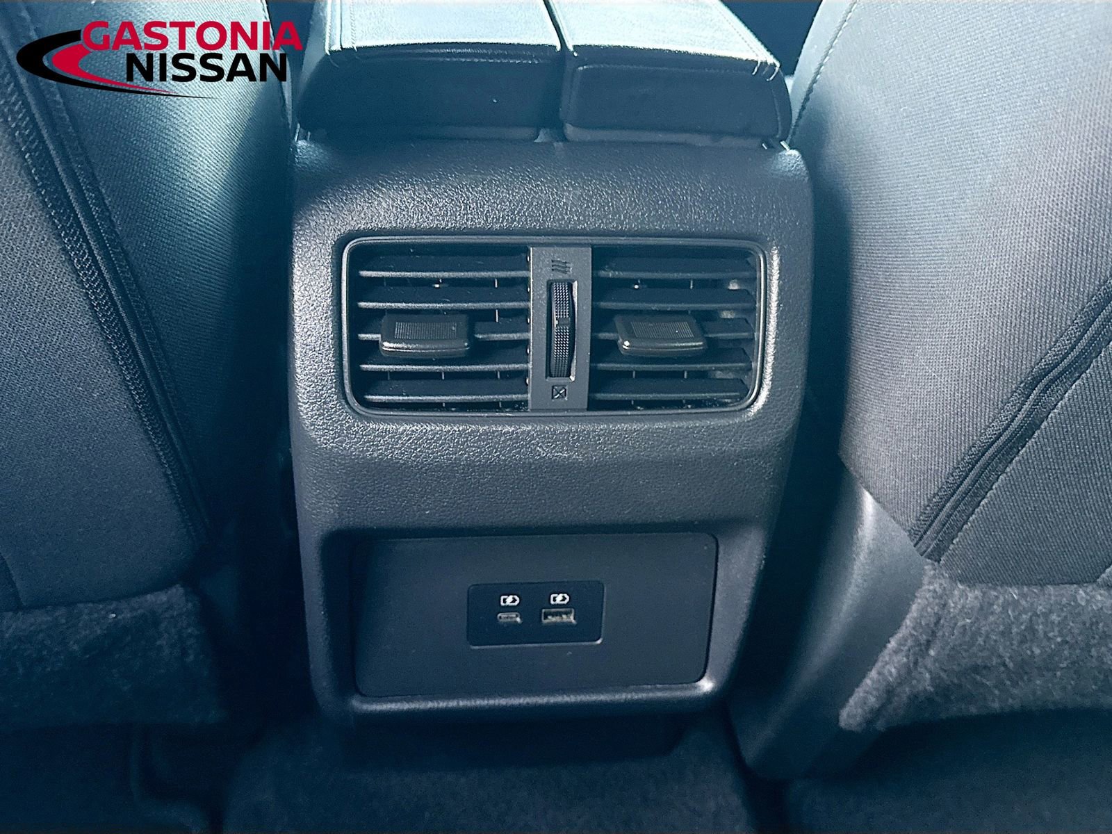 Used 2023 Nissan Rogue SV image 31