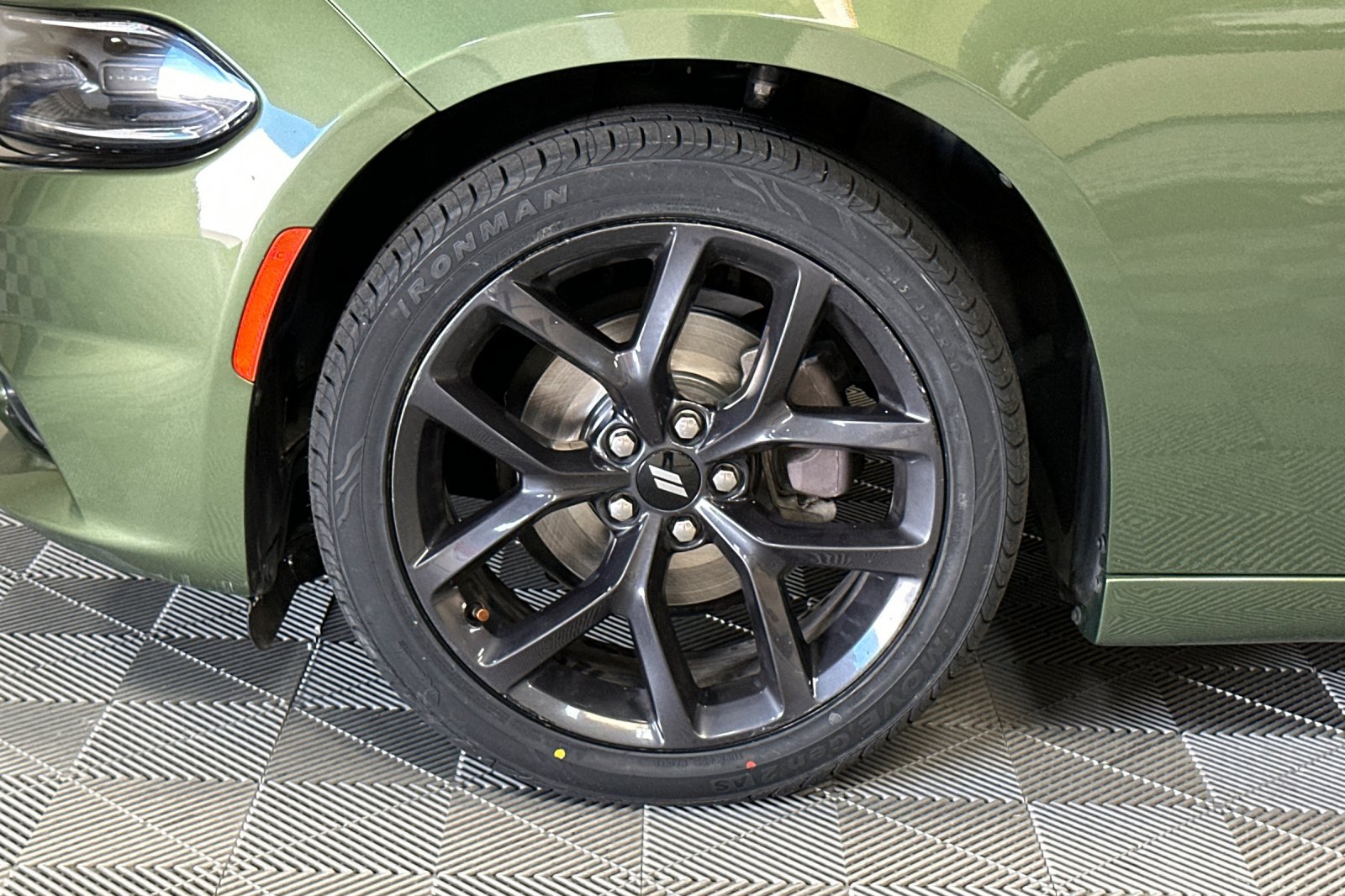 Used 2019 Dodge Charger SXT w/ Plus Group RWD image 43