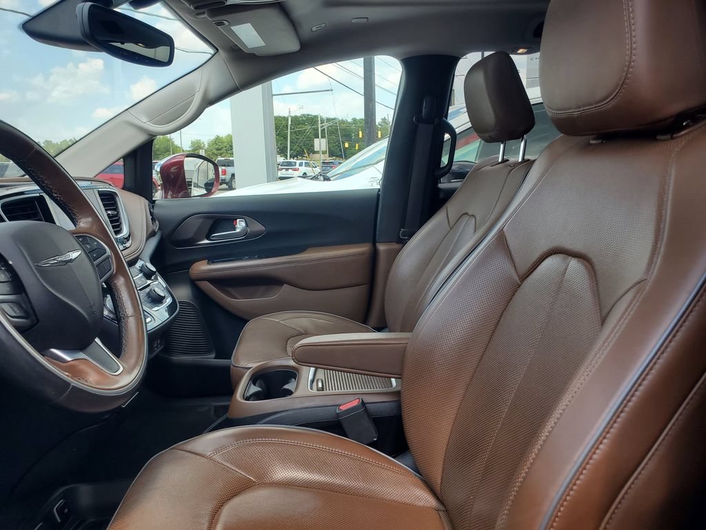 Used 2018 Chrysler Pacifica Limited FWD image 5