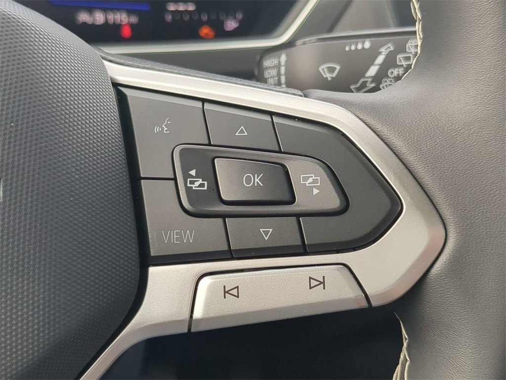 Used 2024 Volkswagen Tiguan SE image 25