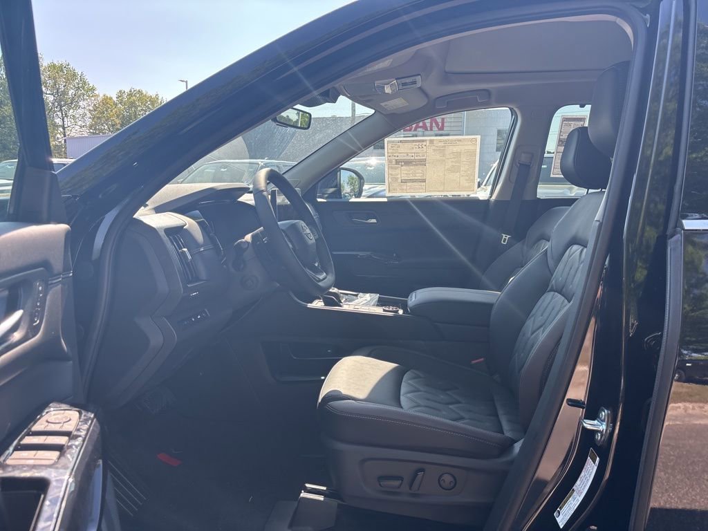 New 2026 Nissan Pathfinder Platinum image 14