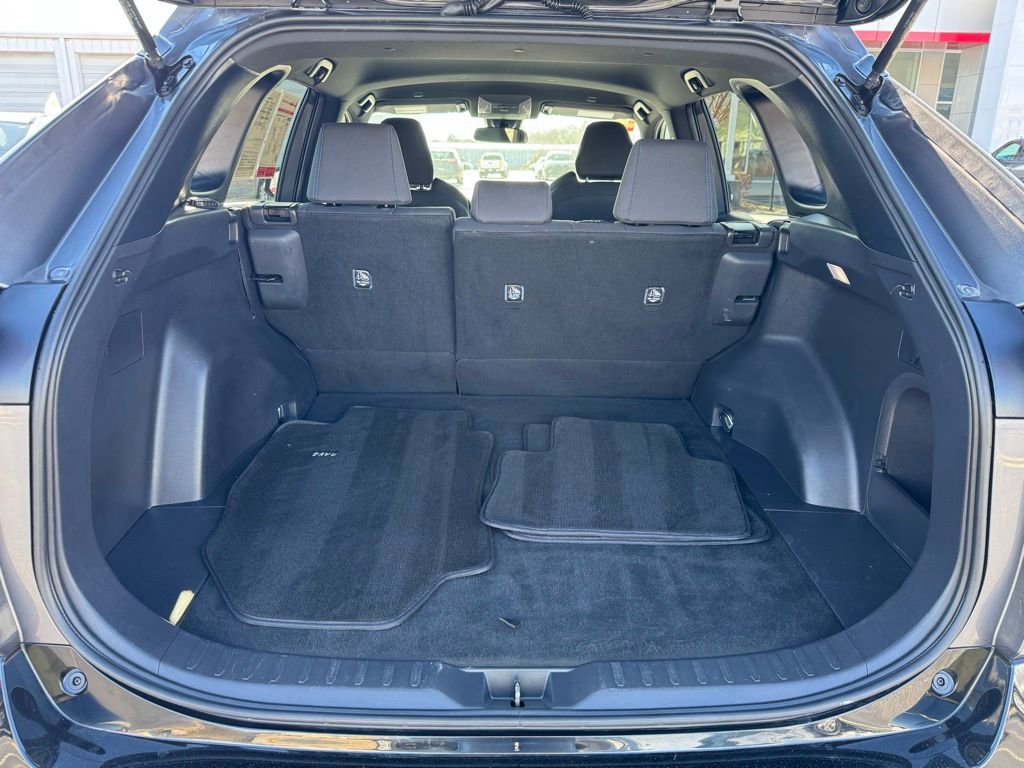 Used 2023 Toyota RAV4 SE image 12