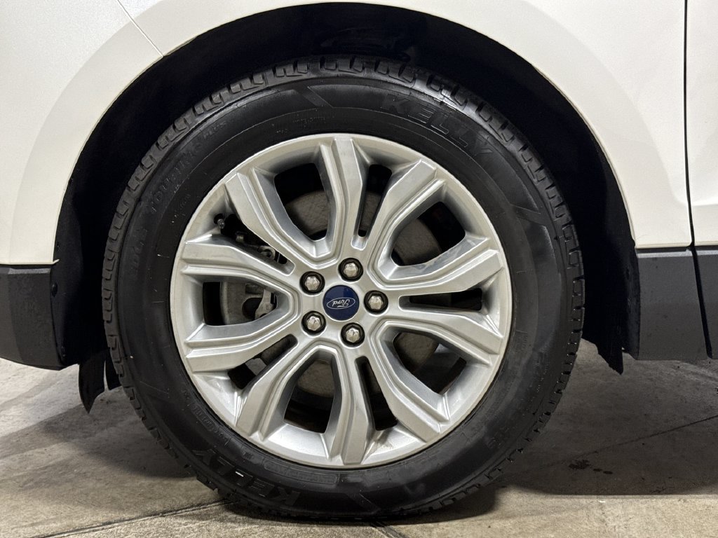 Used 2020 Ford Edge Titanium w/ Class II Trailer Tow Package AWD/4WD image 27