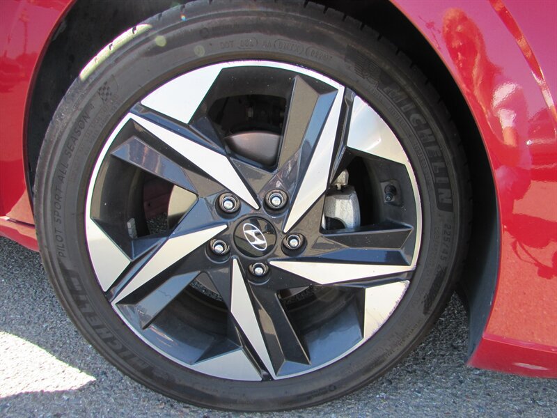 Used 2023 Hyundai Elantra Limited FWD image 29