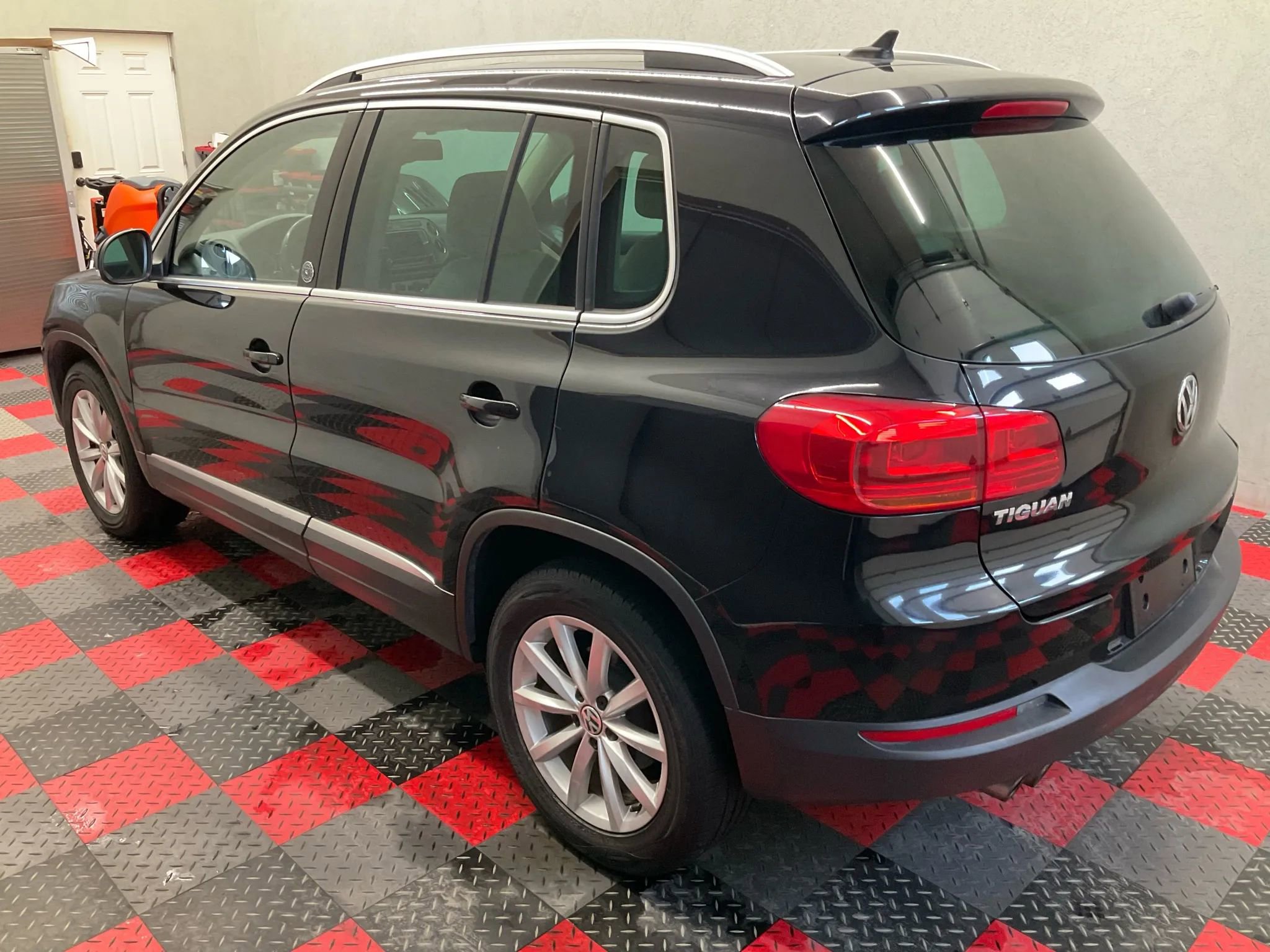 Used 2017 Volkswagen Tiguan Wolfsburg Edition image 11