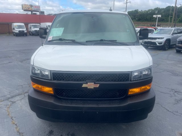 Used 2021 Chevrolet Express 3500 w/ Driver Convenience Package RWD image 2