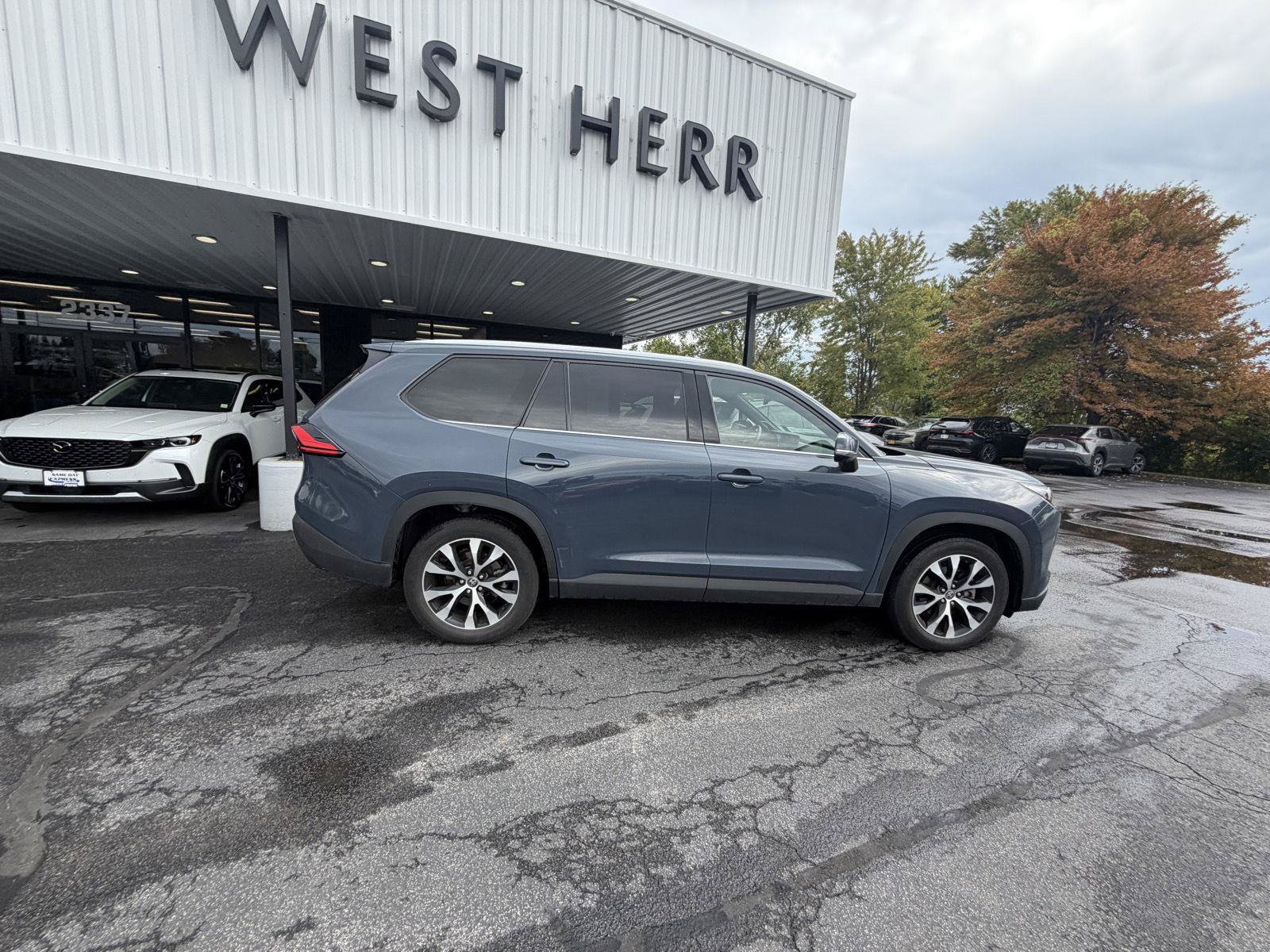 Used 2024 Toyota Grand Highlander AWD Hybrid image 8