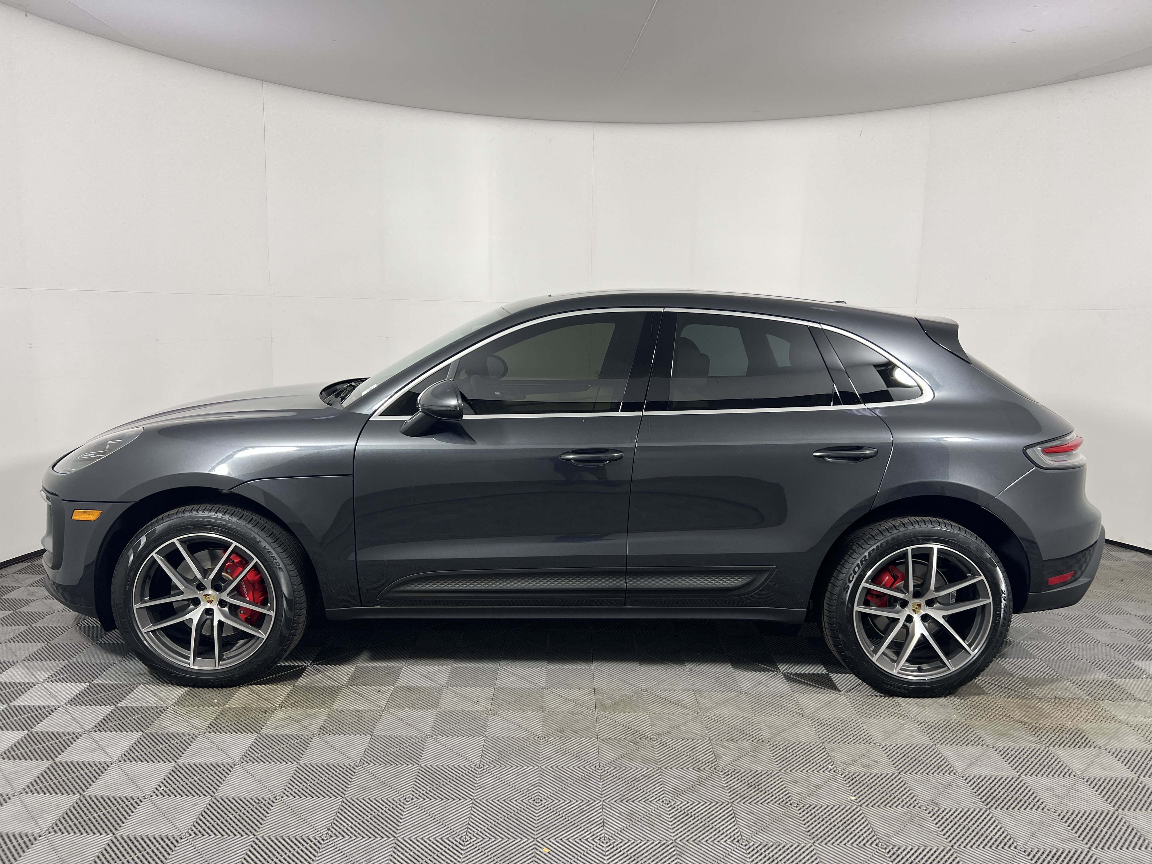 Certified 2024 Porsche Macan S AWD/4WD image 2