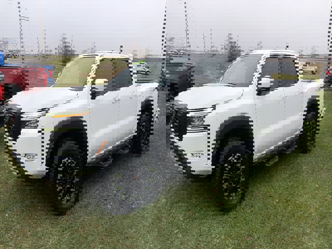 Used 2024 Nissan Frontier PRO-4X w/ Technology Package image 3