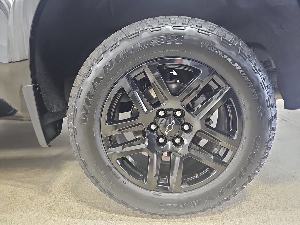 Certified 2026 Chevrolet Silverado 1500 RST AWD/4WD image 38