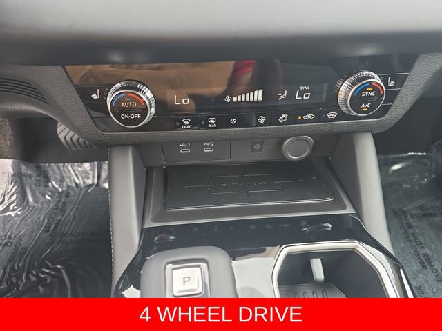 Used 2025 Mitsubishi Outlander Trail Edition image 26