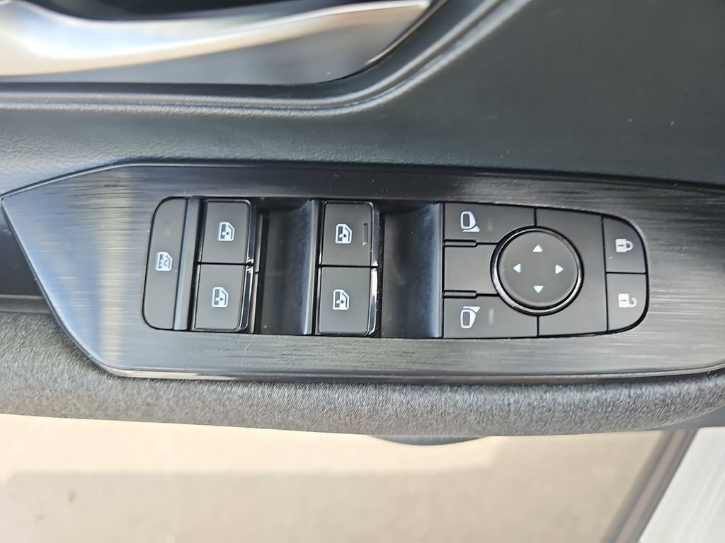Used 2025 Nissan Kicks SV FWD image 31