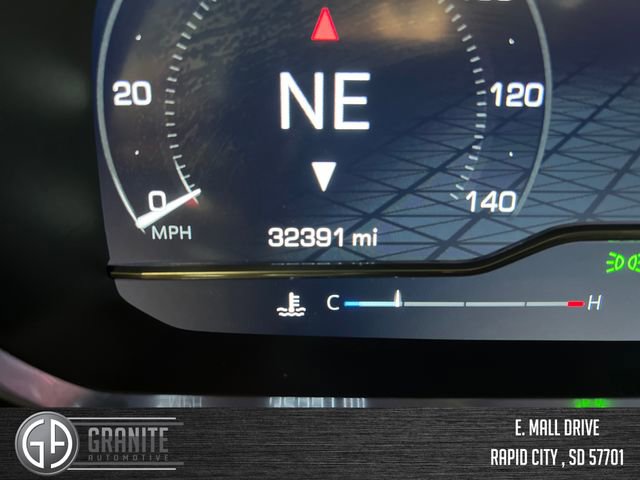 Used 2024 GMC Yukon XL SLT w/ SLT Luxury Package image 16