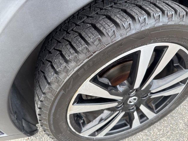 Used 2018 Nissan Kicks SR w/ Premium Package image 17