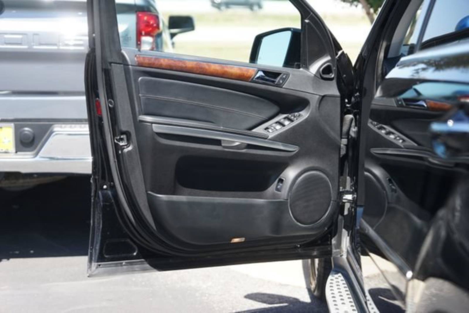 Used 2011 Mercedes-Benz GL 450 4MATIC image 34