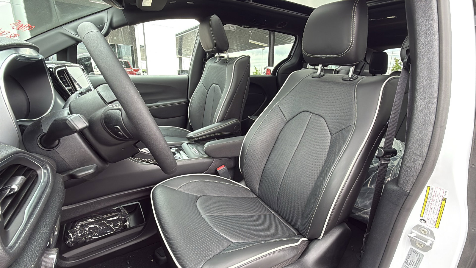 New 2026 Chrysler Pacifica Limited FWD image 15