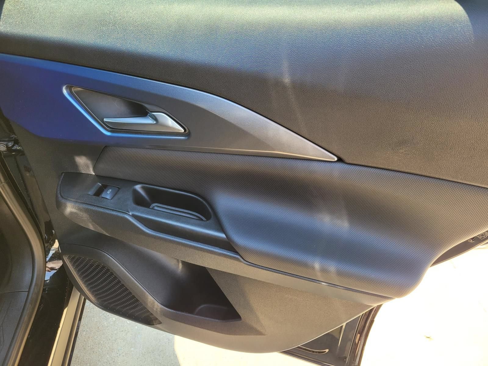 Used 2025 Chevrolet Equinox EV LT w/ Convenience Package FWD image 11