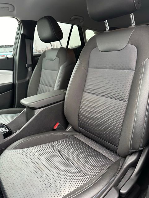 Used 2025 Chevrolet Trax LT image 38