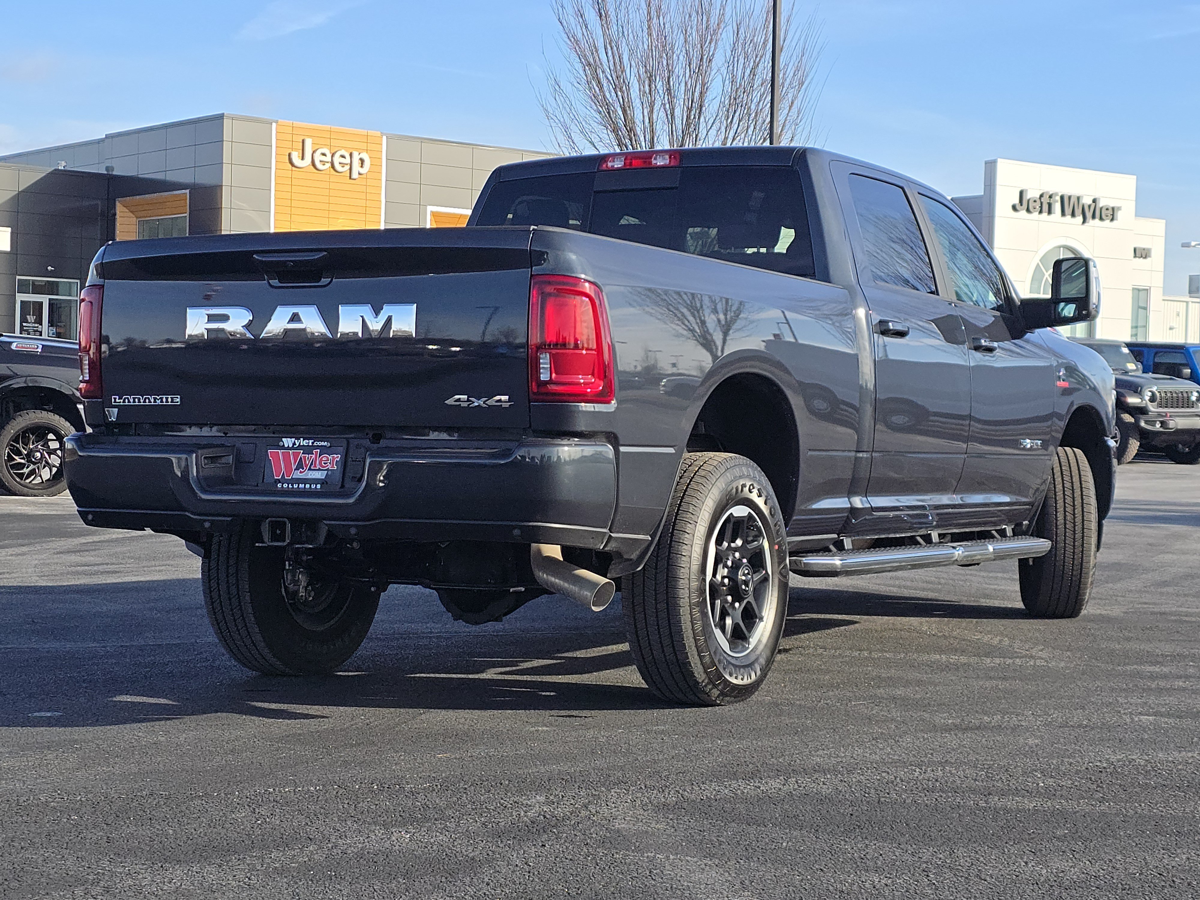 New 2026 RAM 2500 Laramie AWD/4WD image 18