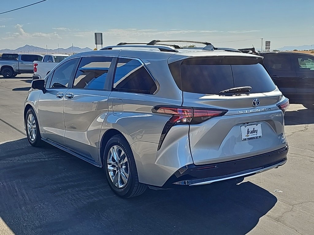 Used 2021 Toyota Sienna Limited image 5