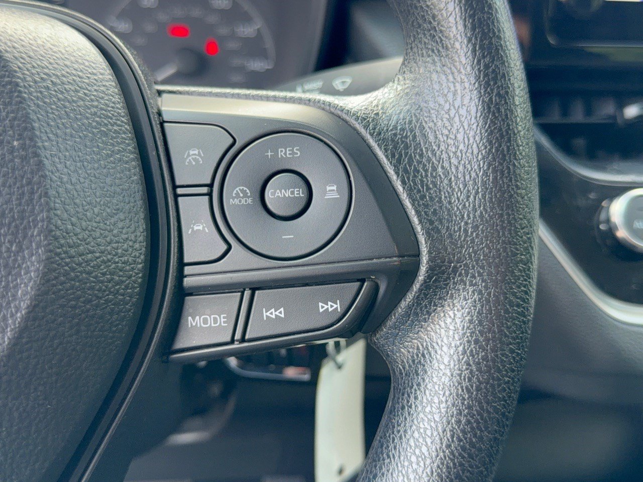 Used 2025 Toyota Corolla LE FWD image 19