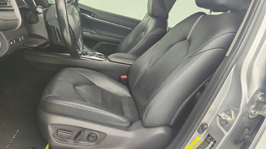 Used 2019 Toyota Camry XSE FWD image 14