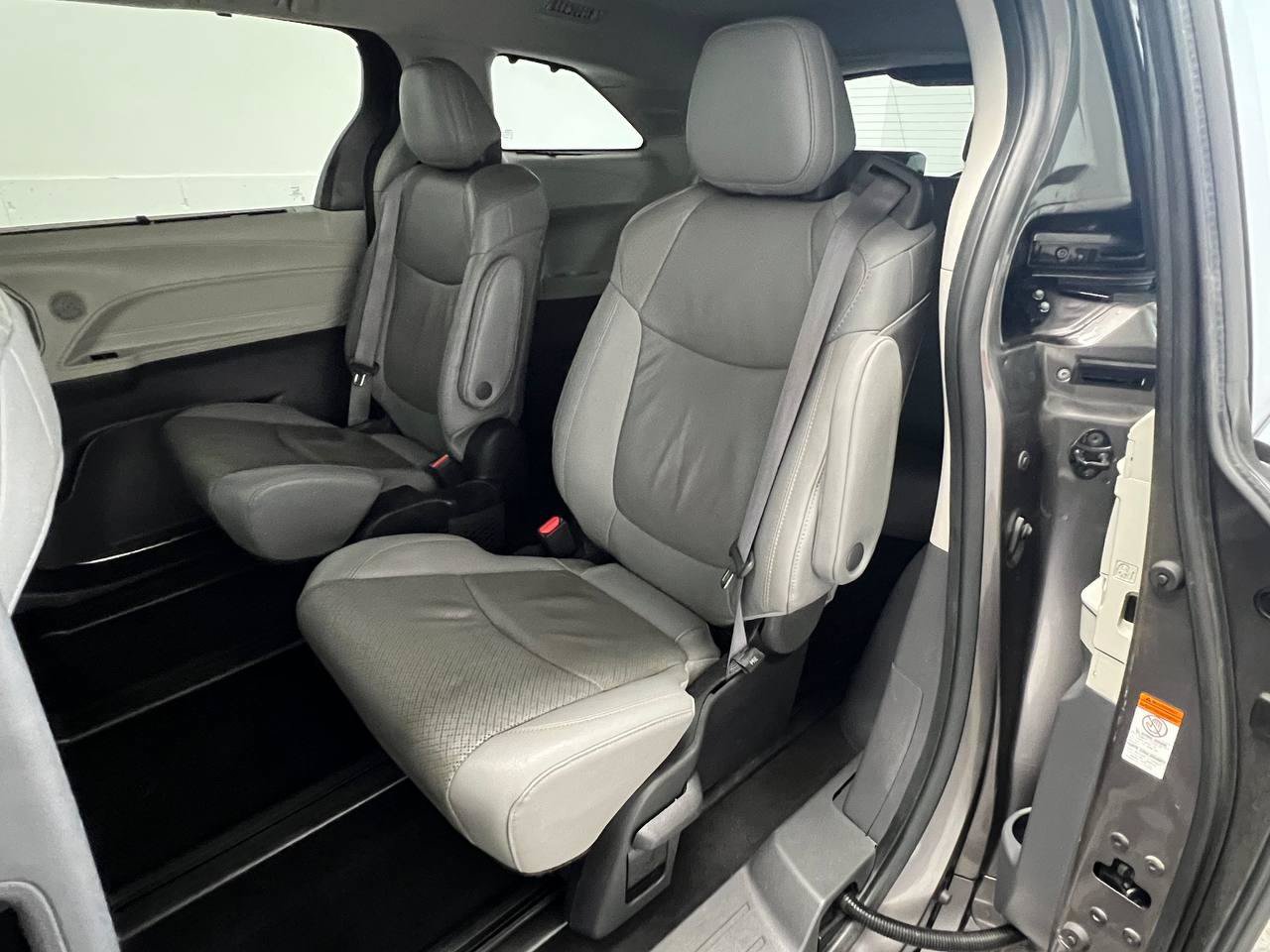 Used 2022 Toyota Sienna Limited AWD/4WD image 9