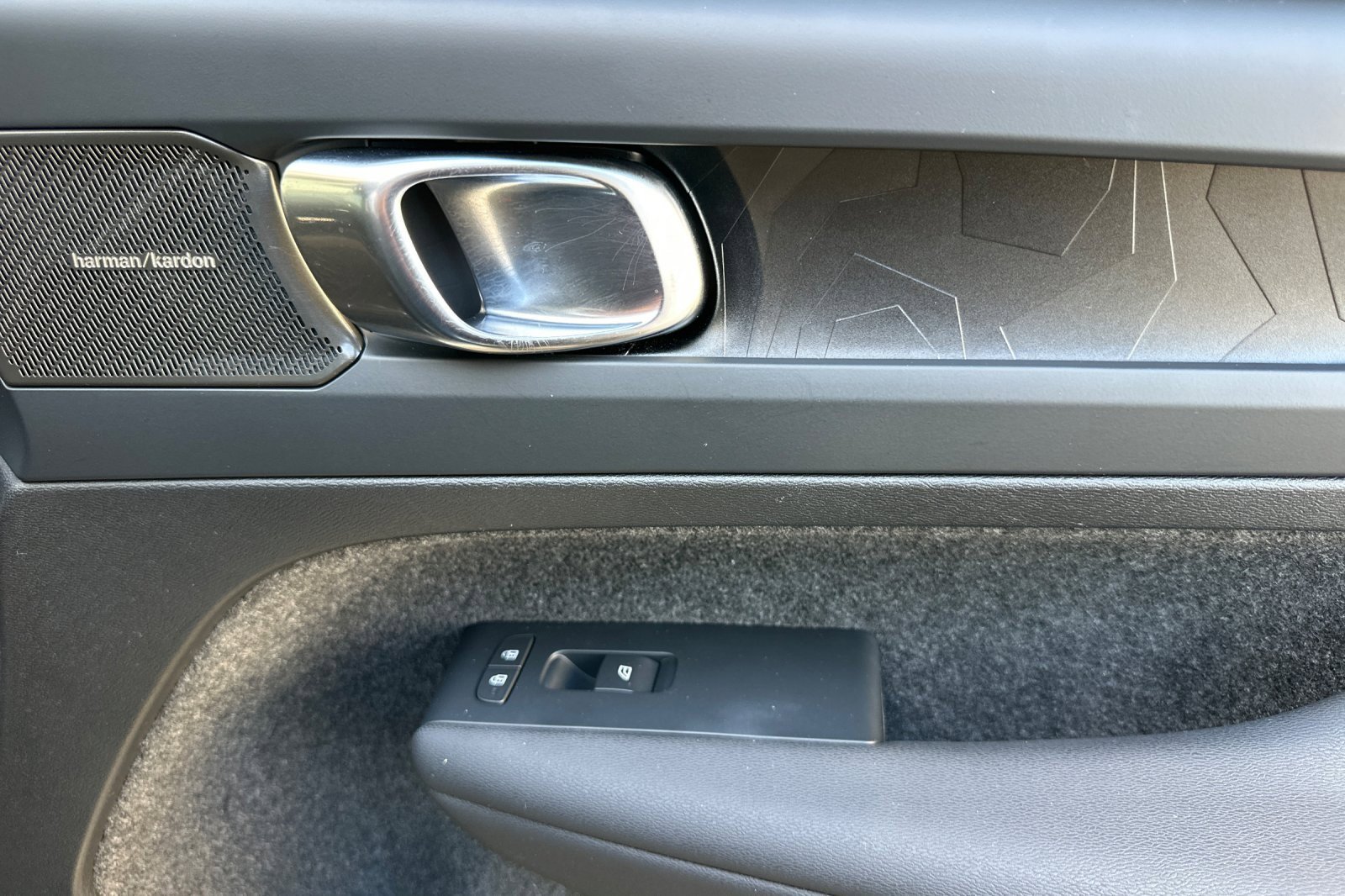 Used 2023 Volvo XC40 Recharge Ultimate image 19