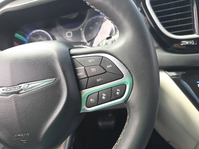 Used 2023 Chrysler Pacifica Touring-L FWD image 20