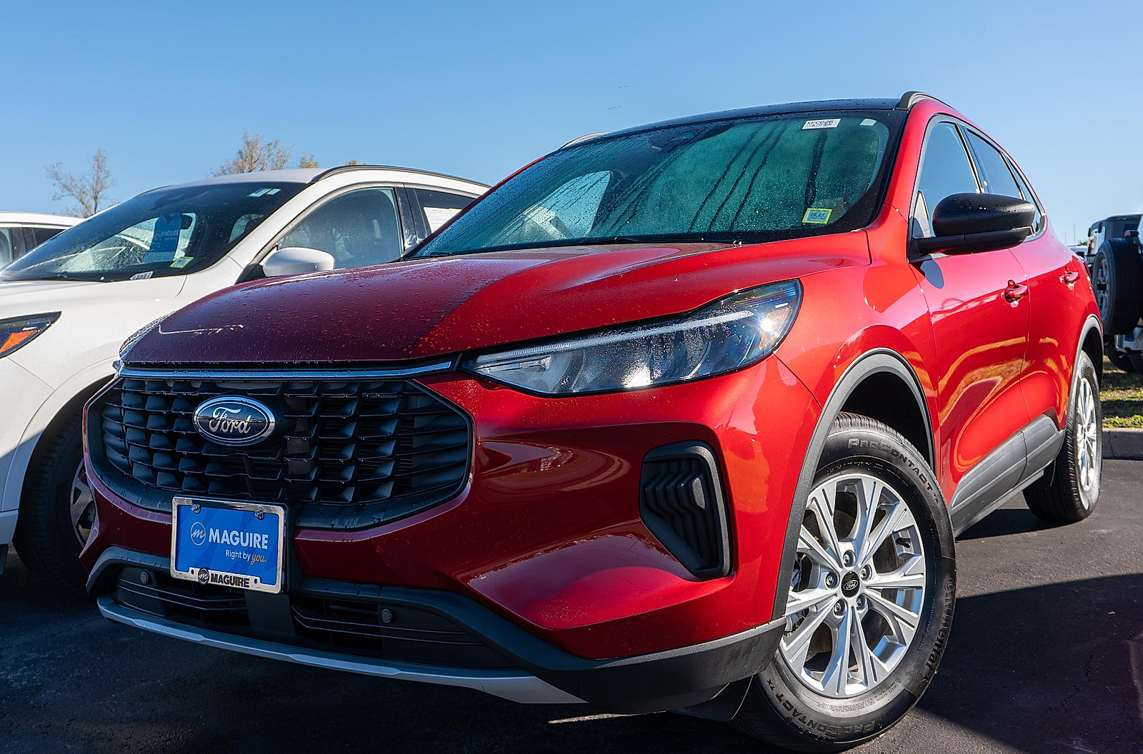 Used 2025 Ford Escape Active w/ Tech Pack #1 AWD/4WD image 1