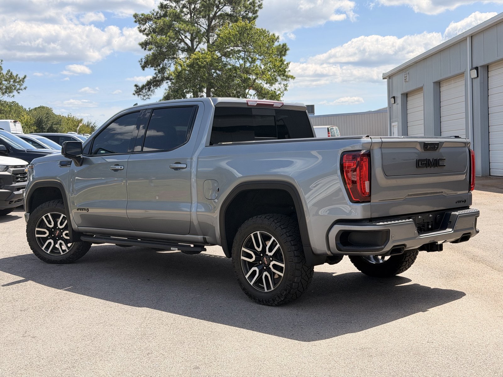 Used 2023 GMC Sierra 1500 AT4 w/ AT4 Preferred Package AWD/4WD image 10