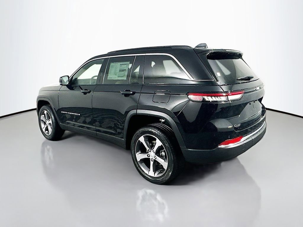 New 2025 Jeep Grand Cherokee Limited RWD image 5