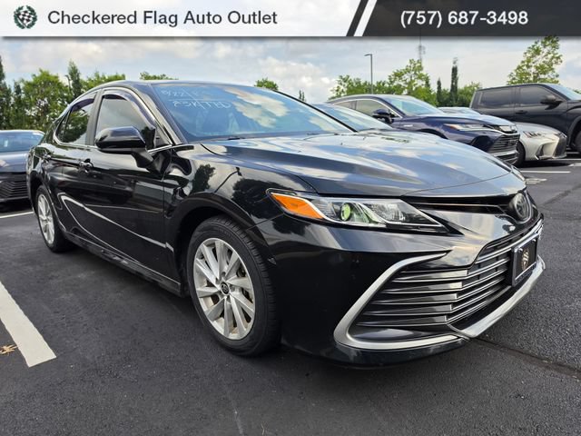 Used 2021 Toyota Camry LE FWD image 3
