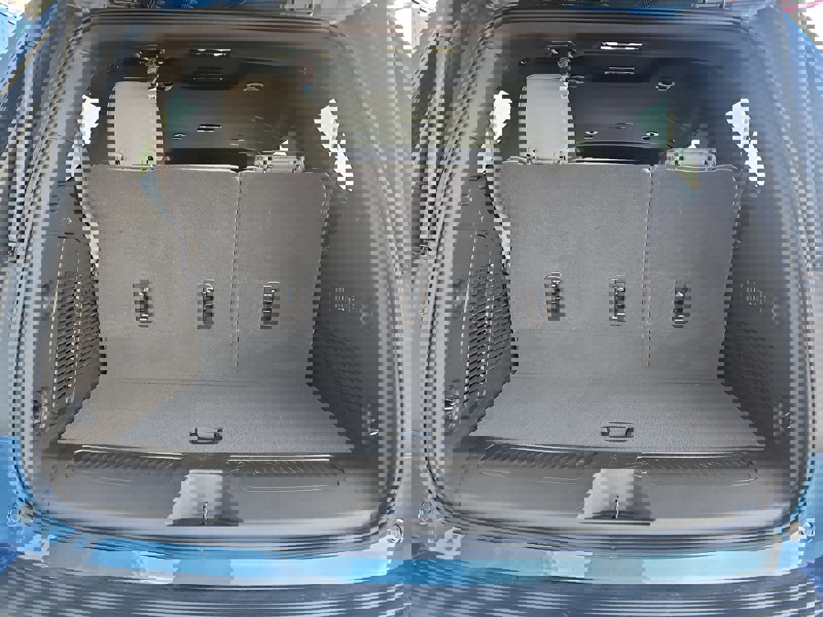 Used 2025 GMC Yukon Elevation image 22