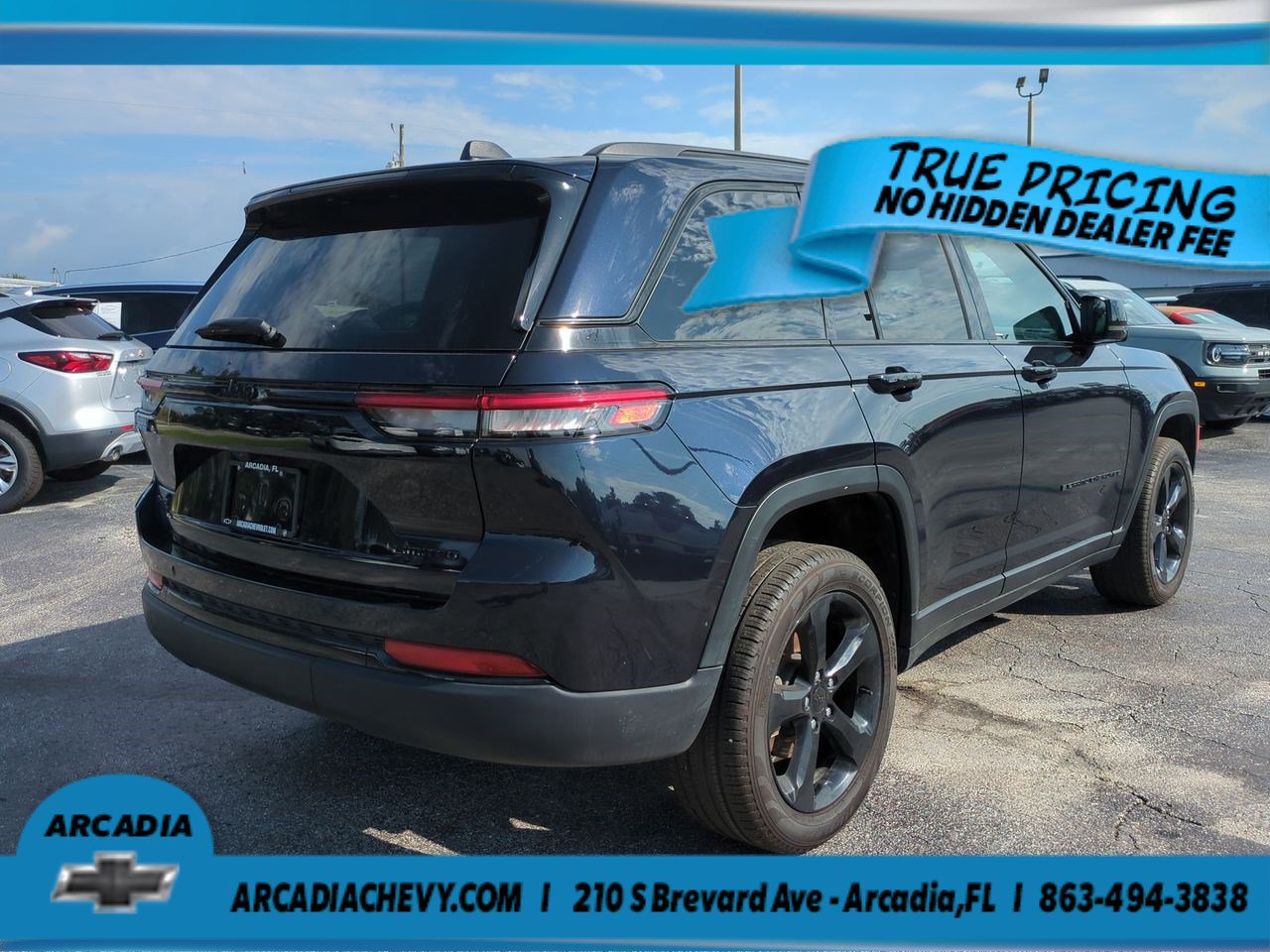 Used 2024 Jeep Grand Cherokee Limited w/ Black Appearance Package AWD/4WD image 4