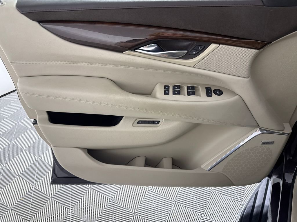 Used 2016 Cadillac Escalade Luxury image 10