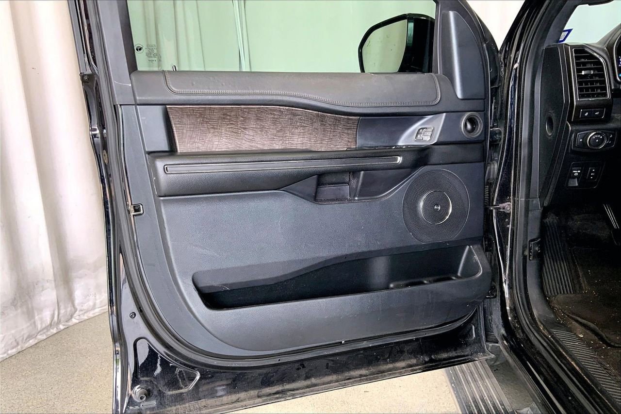 Used 2019 Ford Expedition Limited w/ Texas Edition Package RWD image 21