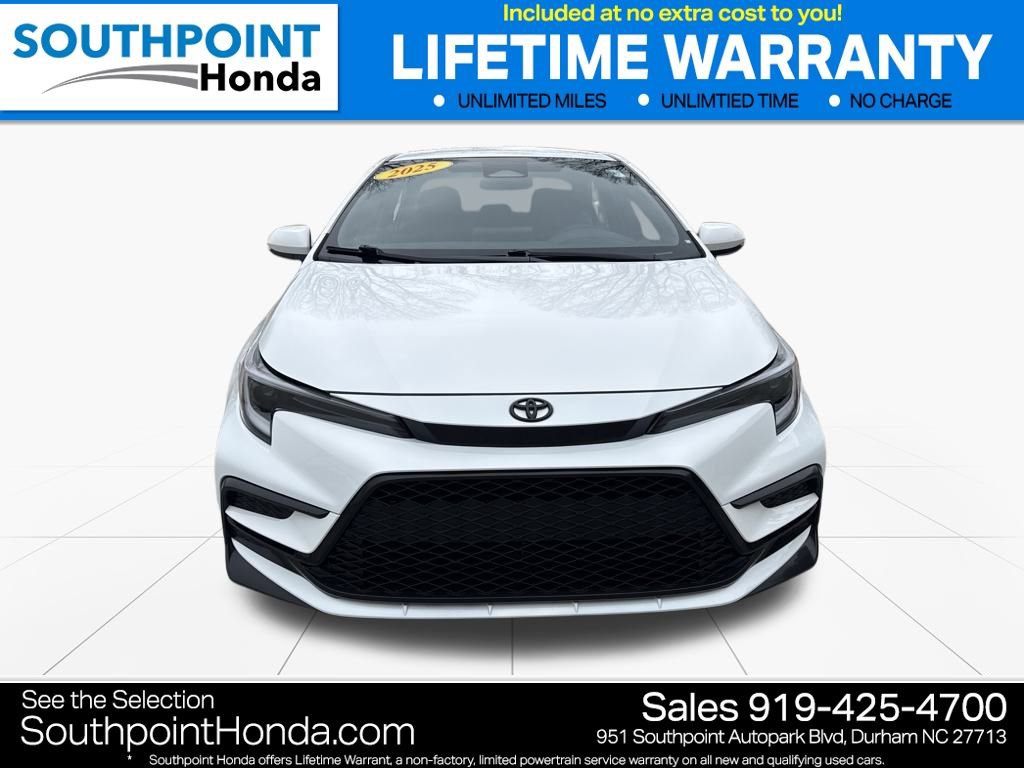 Used 2025 Toyota Corolla SE image 2