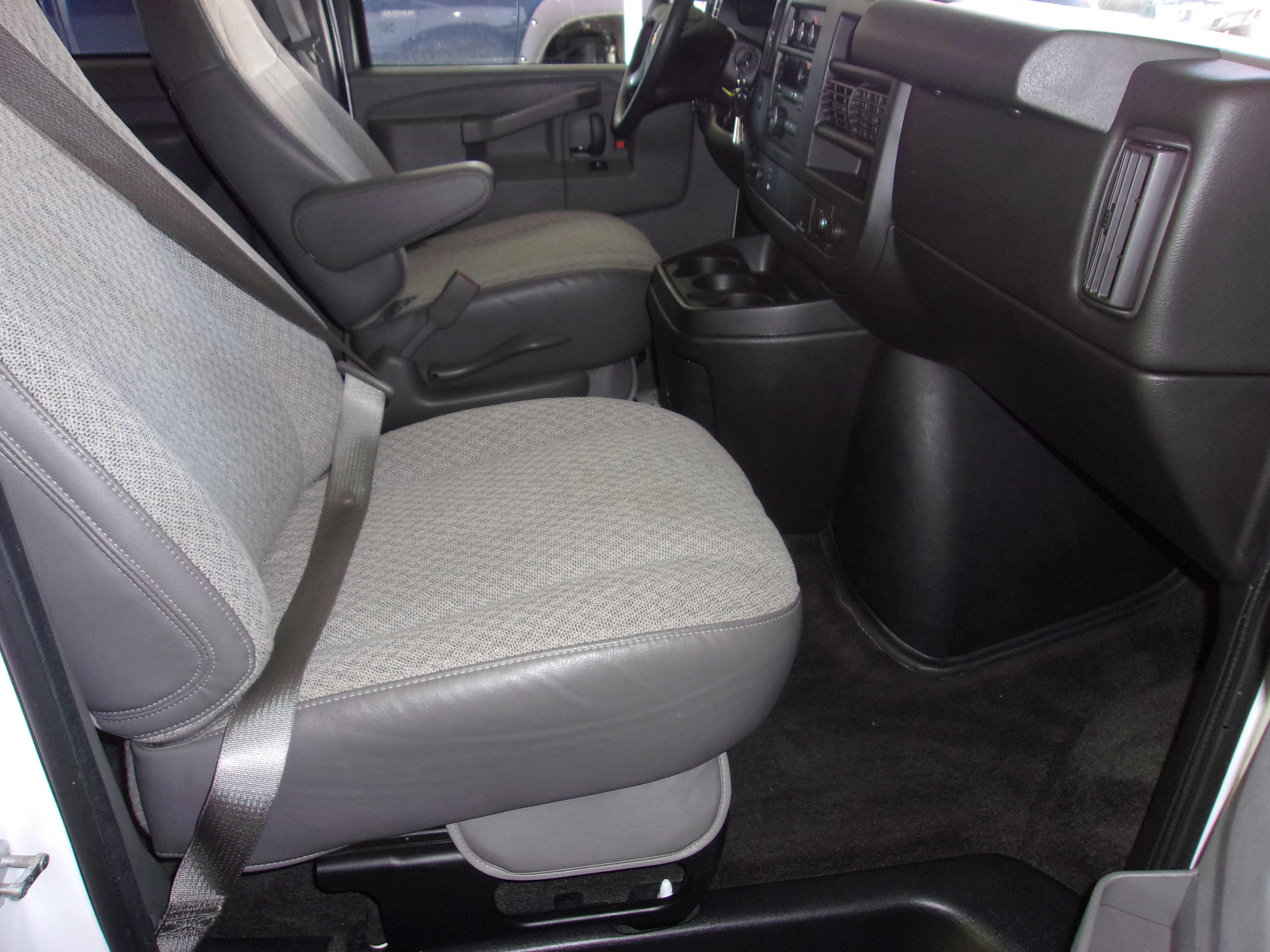 Used 2016 Chevrolet Express 3500 LT w/ LT Preferred Equipment Group image 26