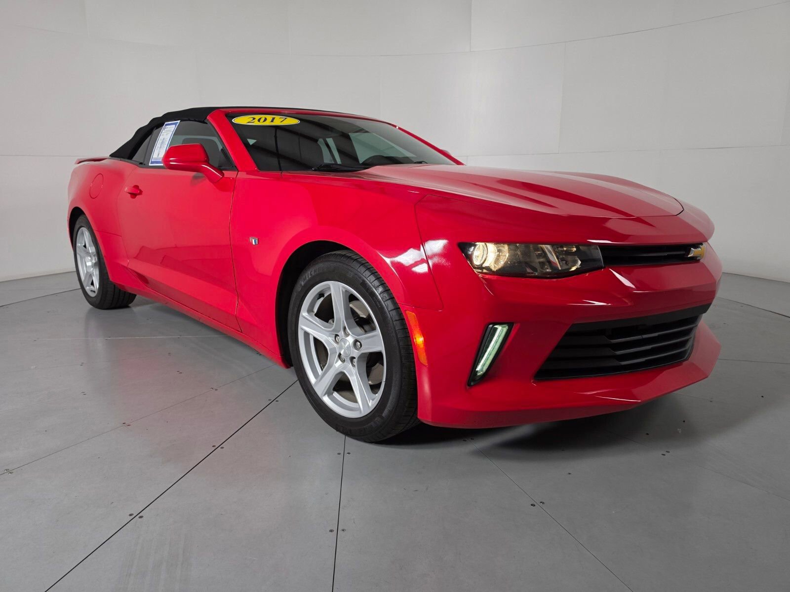 Used 2017 Chevrolet Camaro LT w/ Technology Package RWD image 7