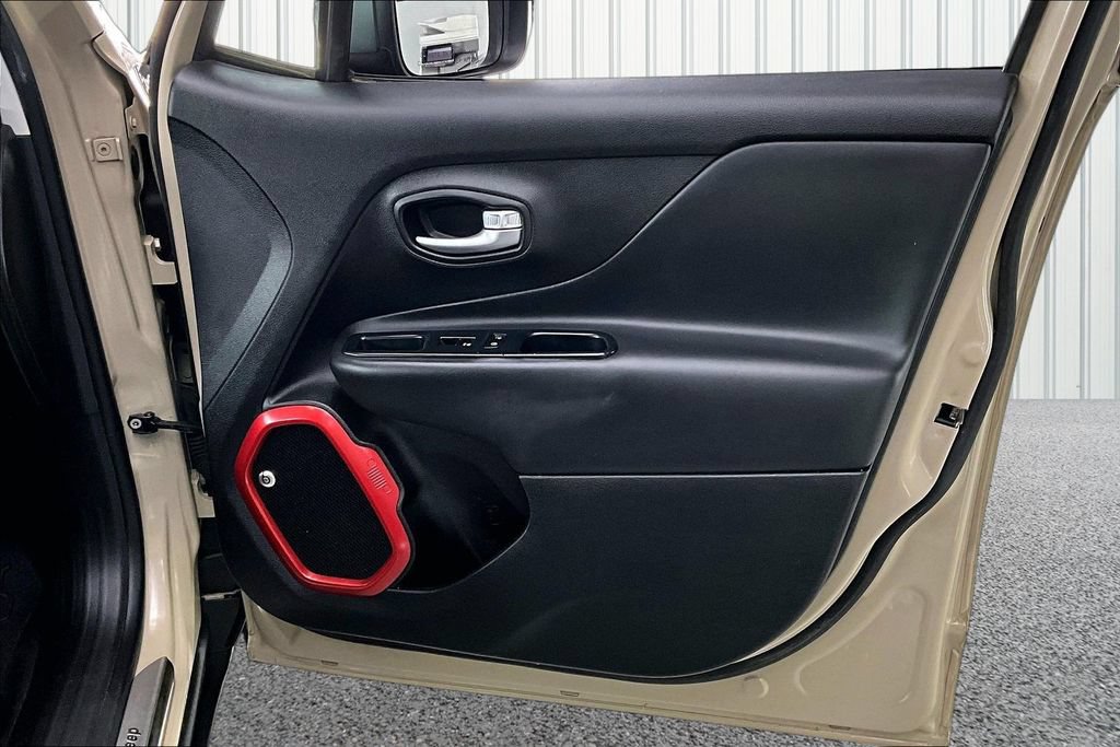 Used 2016 Jeep Renegade Trailhawk AWD/4WD image 29