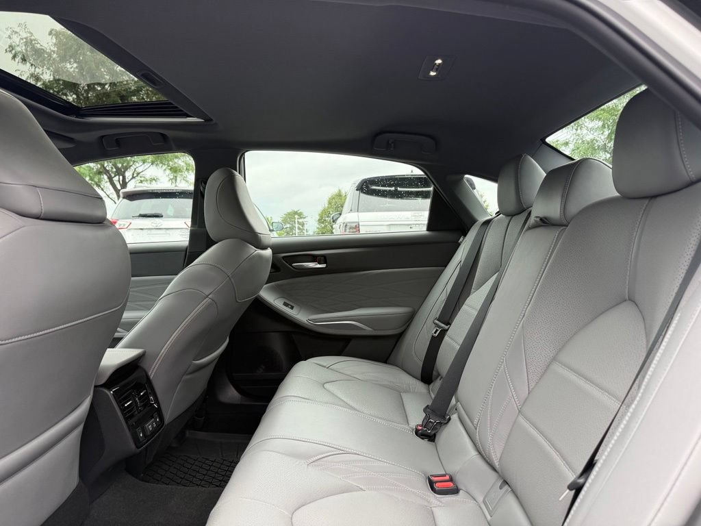 Used 2021 Toyota Avalon Limited w/ Advanced Safety Package FWD image 16