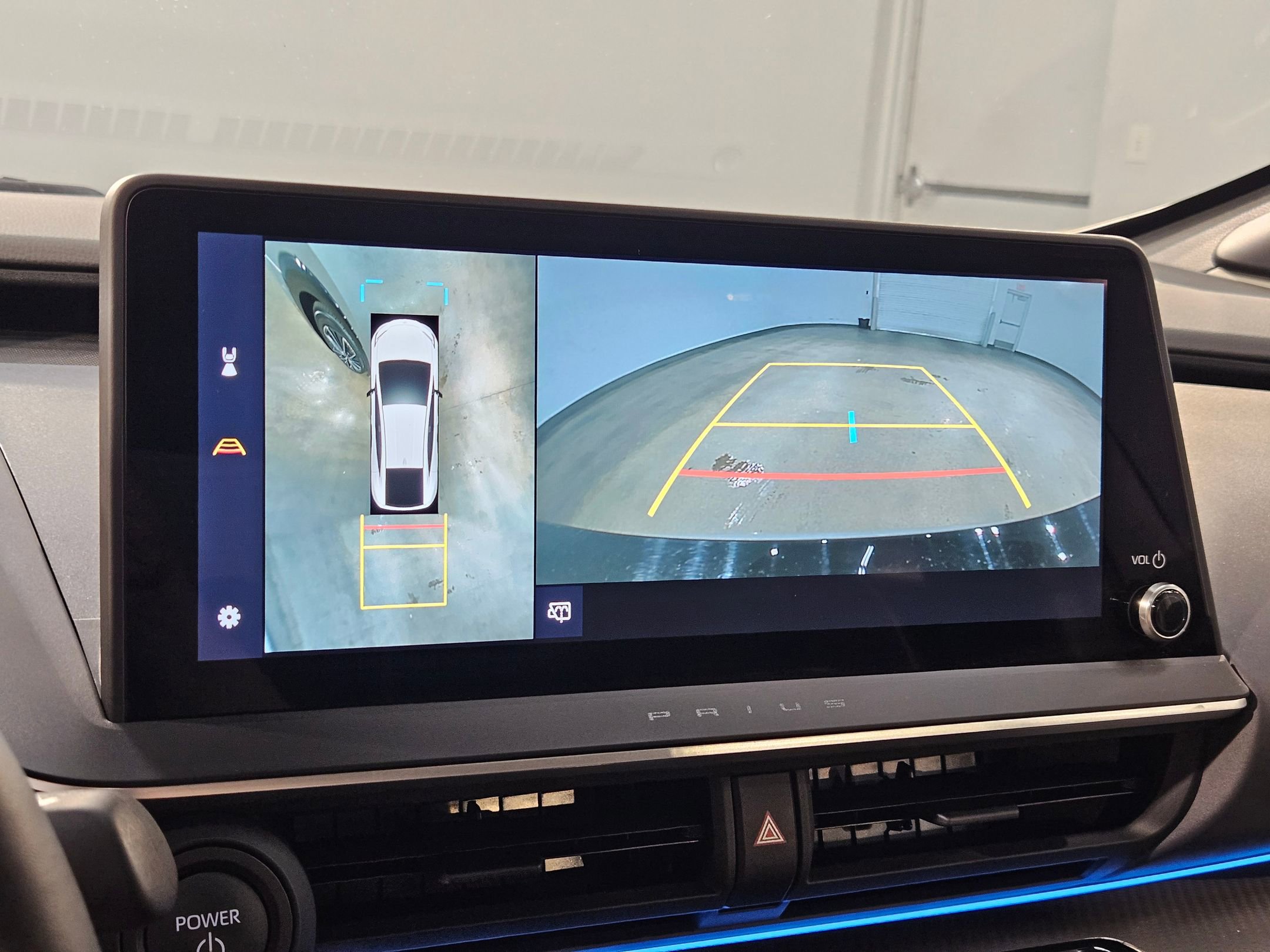 Used 2025 Toyota Prius Limited w/ Limited Premium Package FWD image 31