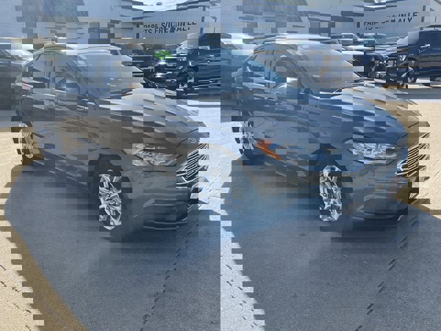 Used 2017 Ford Fusion S FWD image 2