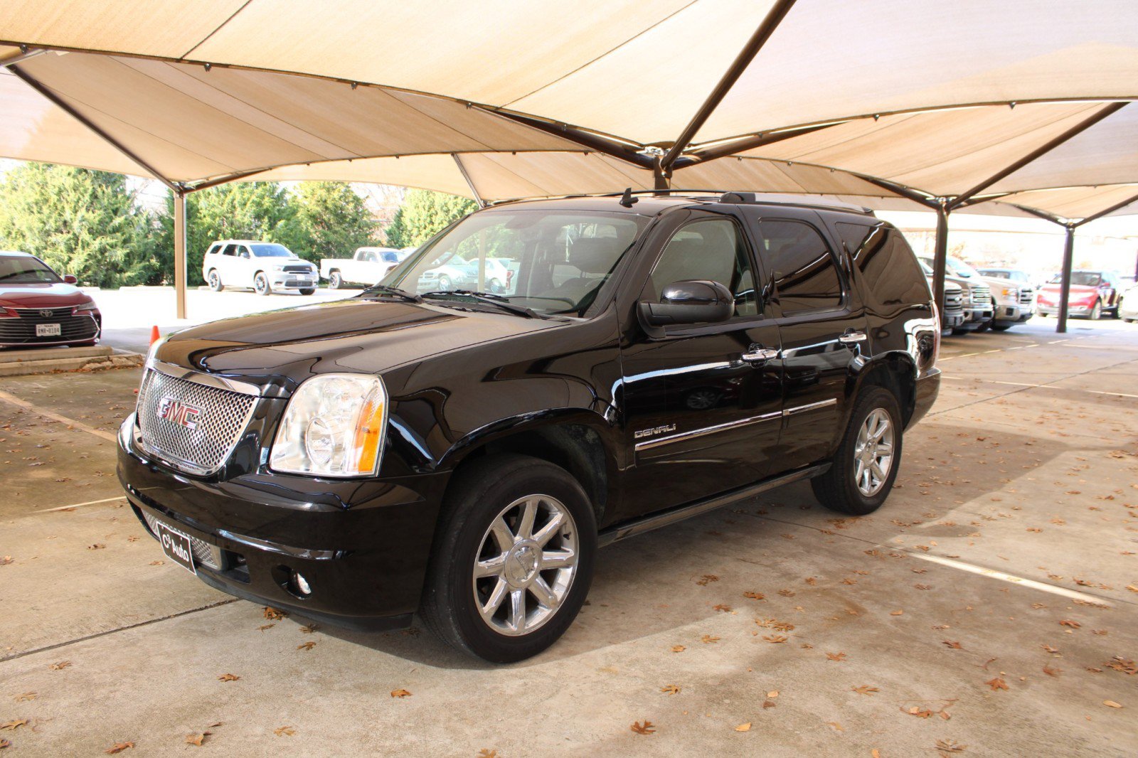 Used 2013 GMC Yukon Denali image 3