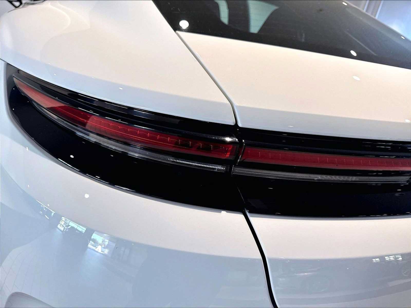 Used 2025 Porsche Panamera RWD image 35