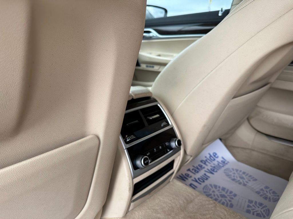 Used 2018 BMW 740i xDrive image 19