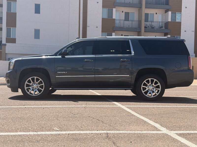 Used 2019 GMC Yukon XL Denali AWD/4WD image 7