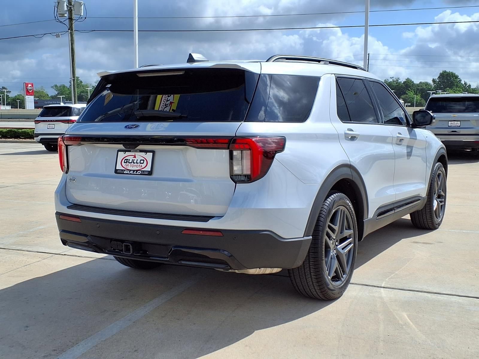 Used 2026 Ford Explorer ST-Line w/ ST-Line Street Pack RWD image 6
